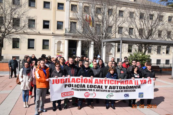 Concentración en Cuenca para exigir la aprobación del decreto de jubilación anticipada de los policías locales