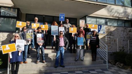 Tercera jornada de huelga en la biblioteca pública “Fermín Caballero”