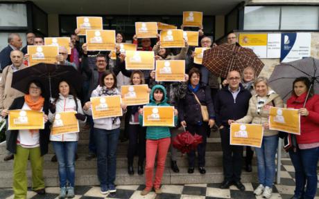 Los trabajadores de la biblioteca “Fermín Caballero” se movilizan para exigir una mejora en sus condiciones laborales