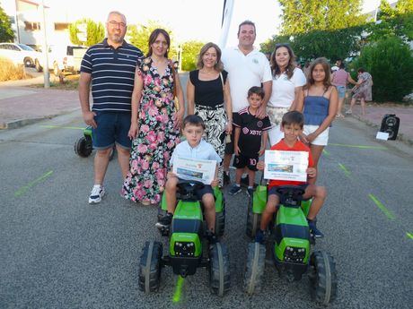 Los más pequeños conquistan la Feria del Ajo con el IV Concurso Comarcal de Habilidad con Tractor a Pedales