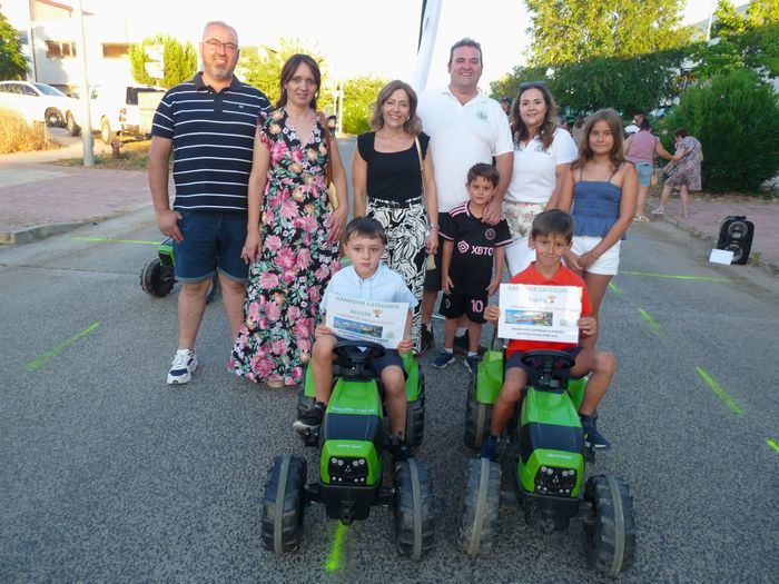 Los más pequeños conquistan la Feria del Ajo con el IV Concurso Comarcal de Habilidad con Tractor a Pedales