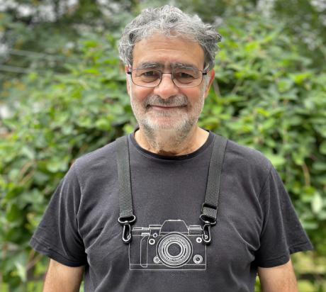 Joan Fontcuberta inaugura en la Facultad de Bellas Artes de Cuenca el Synthposium 2025 con una ponencia sobre fotografía e inteligencia artificial