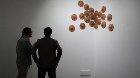 Un homenaje al personal sanitario de la pandemia a través de “corona”s mecánicas, nueva exposición de la sala ACUA