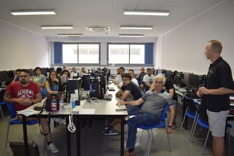 El Curso de Computación Cuántica de la UCLM celebra su tercera edición de forma presencial