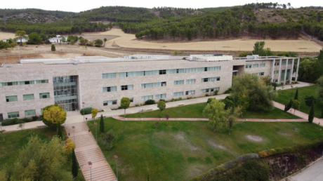 La Escuela Politécnica recibe el premio Entidad del Año del Colegio Oficial de Ingenieros Técnicos de Telecomunicación