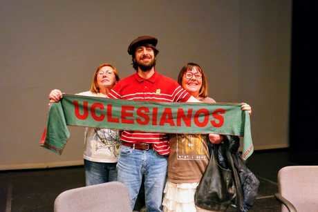 David Uclés abre los encuentros con autores en Cuenca Lee ante un auditorio entregado