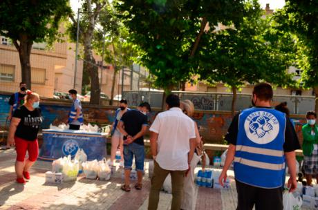 El Banco Obrero realiza un reparto masivo de alimentos en Cuenca
