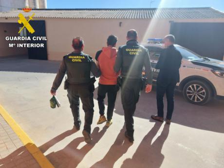 La Guardia Civil sorprende in fraganti al presunto autor de nueve robos en interior de vehículos en la localidad de Villacañas
