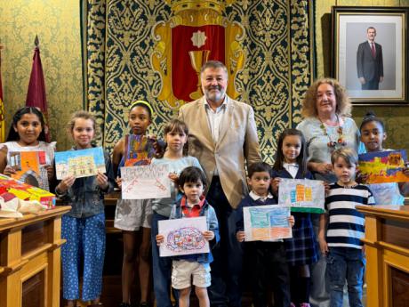 Escolares conquenses dan color a la ciudad en la XII edición del certamen de dibujo infantil