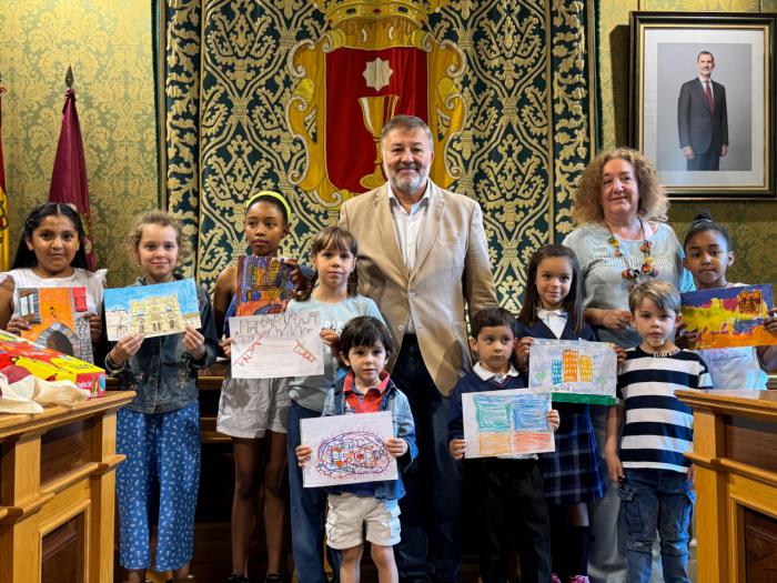 Escolares conquenses dan color a la ciudad en la XII edición del certamen de dibujo infantil