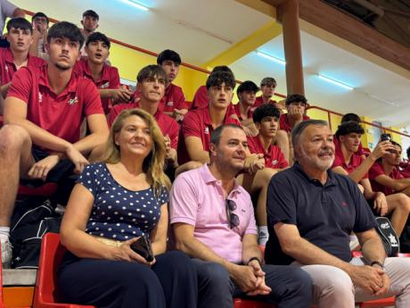 Dolz visita a las Selecciones Nacionales de Voleibol concentradas en Cuenca y asiste al partido España U19 - Francia U18