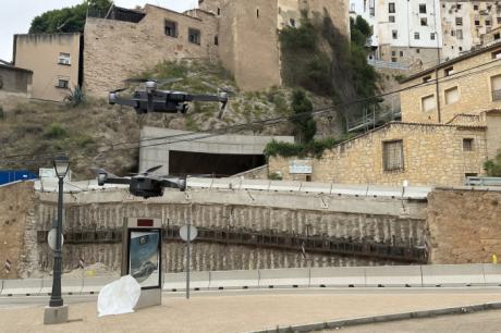 Vuelos de drones en la zona de los remontes mecánicos del Casco Antiguo de Cuenca para inspeccionar cubiertas y fachadas