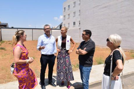 Marian López anuncia la inminente licitación de dos parcelas para construir vivienda asequible en Motilla del Palancar