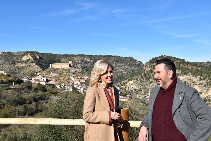 El Plan del Valle del Cabriel y las iniciativas locales centran la visita institucional a Enguídanos