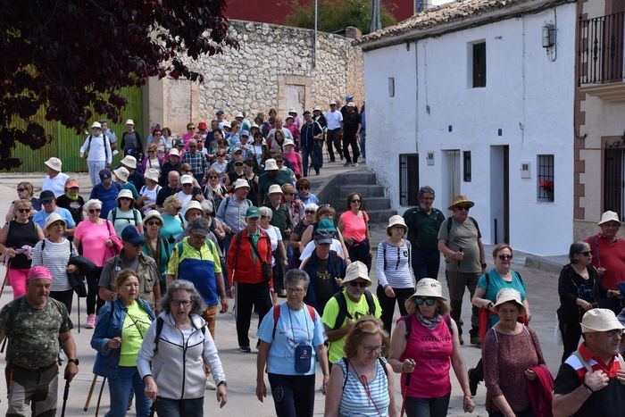 El programa de rutas senderistas para mayores deja huella económica y social en el medio rural conquense