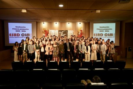 La Escuela Superior de Arte Dramático vive una jornada histórica con su primera graduación