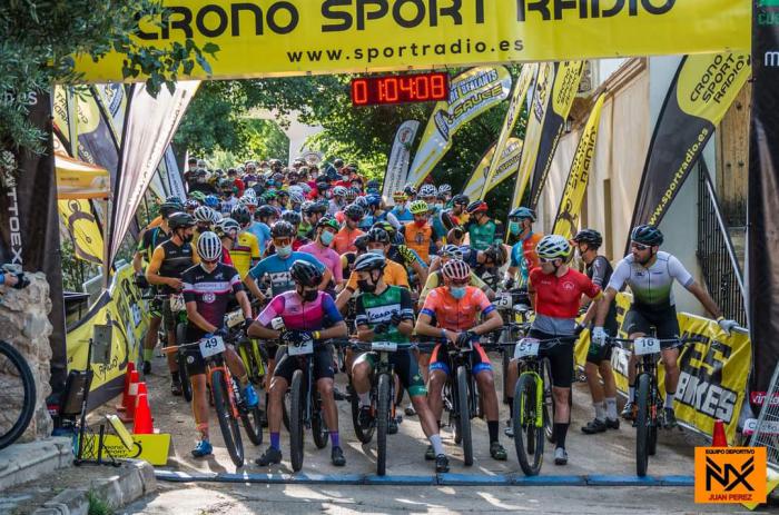 Juan Carlos Fernández Mora, ganador del primer maratón de BTT Sendax y trochax del Valle del Cabriel