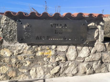 Albendea rinde homenaje a sus antepasados con una placa conmemorativa del título de villa de 1537