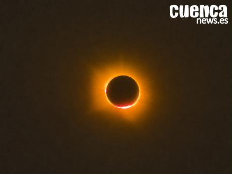 La noche llegó antes a Cuenca: miles de personas disfrutan del eclipse total de Sol