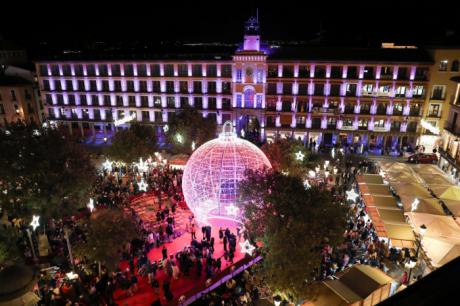 Toledo enciende la Navidad con 1,1 millones de luces y la participación de los niños de AFANION