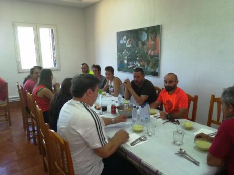 Santiago José Gómez realiza una visita a los acampados en el Albergue Fuente de las Tablas