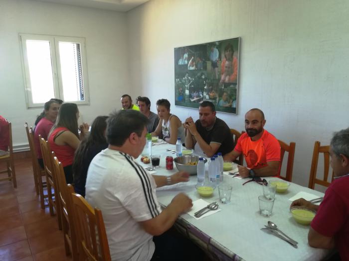 Santiago José Gómez realiza una visita a los acampados en el Albergue Fuente de las Tablas