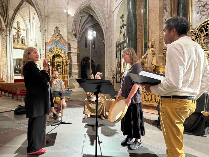 La Catedral de Cuenca acoge un viaje musical al pensamiento y la voz de Hildegard von Bingen