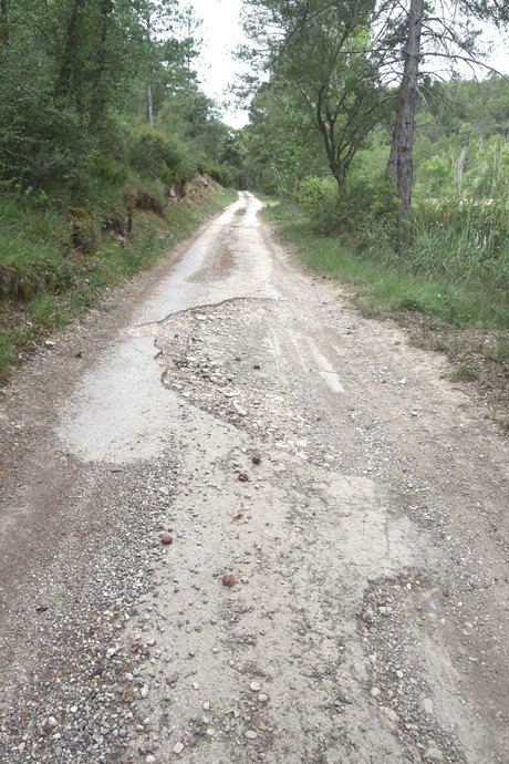 Albendea estrena mejoras en su playa fluvial mientras reclama el arreglo de la pista de acceso