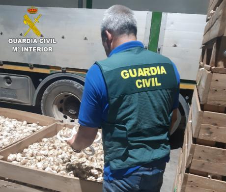 La Guardia Civil esclarece una importante estafa en la compra de ajos