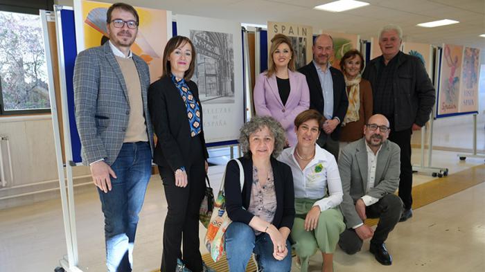 Una exposición en la Facultad de Ciencias Sociales viaja por la historia de la promoción turística en España a través de la cartelería