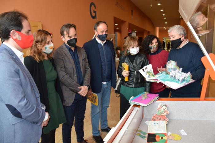 La Biblioteca del Campus acoge la exposición ‘La magia de los libros pop-up’