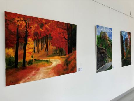 La sala de exposiciones ‘Iberia’ inaugura el calendario de 2025 con una exposición del pintor Félix Benito dedicada al paisaje conquense