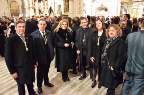 La Diputación cumple con la tradición participando este Viernes Santo en la procesión del Santo Entierro