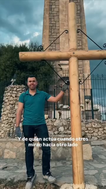 Un conquense repone de forma altruista la cruz vandalizada del Cerro del Socorro