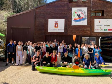 El río Júcar se convierte en aula para escolares con el programa CanoeSchool