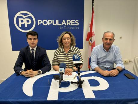 La diputada regional del Partido Popular considera que la situación política nacional exige que los responsables socialistas definan su posición y permitan a los ciudadanos pronunciarse en las urnas.