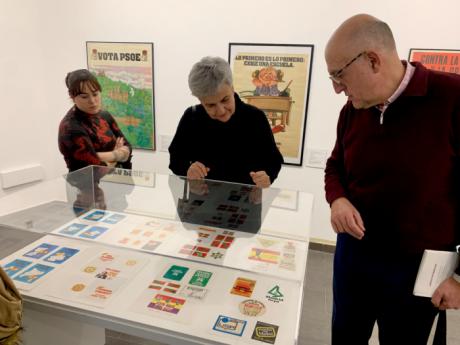 Uno de los carteles de propaganda política que forman parte de la exposición ‘Carteles en Transición’, abierta al público en la sala Acua de Cuenca hasta el 31 de enero.