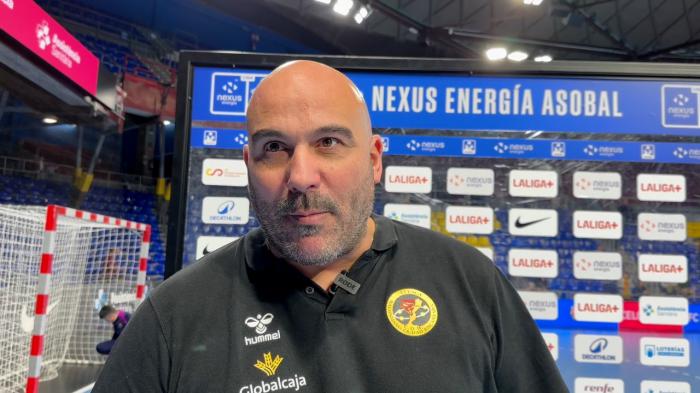 Lidio Jiménez, entrenador del BM Cuenca, durante la rueda de prensa tras la derrota ante el FC Barcelona.