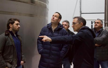 El sector agrario de Iniesta traslada al PP sus preocupaciones sobre agua y burocracia