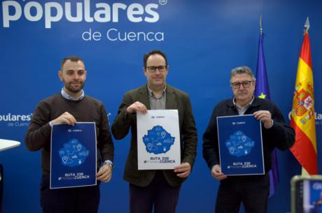 José Martín-Buro y Martín Lapeña, durante la presentación de la campaña ‘Ruta 238: Primero Cuenca’ del Partido Popular de Cuenca.