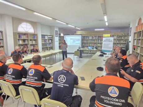Una veintena de voluntarios de Protección Civil participan en una jornada sobre inundaciones