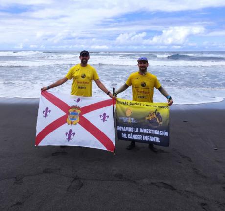 Daniel Caballero corona el Teide con su reto solidario contra el cáncer infantil
