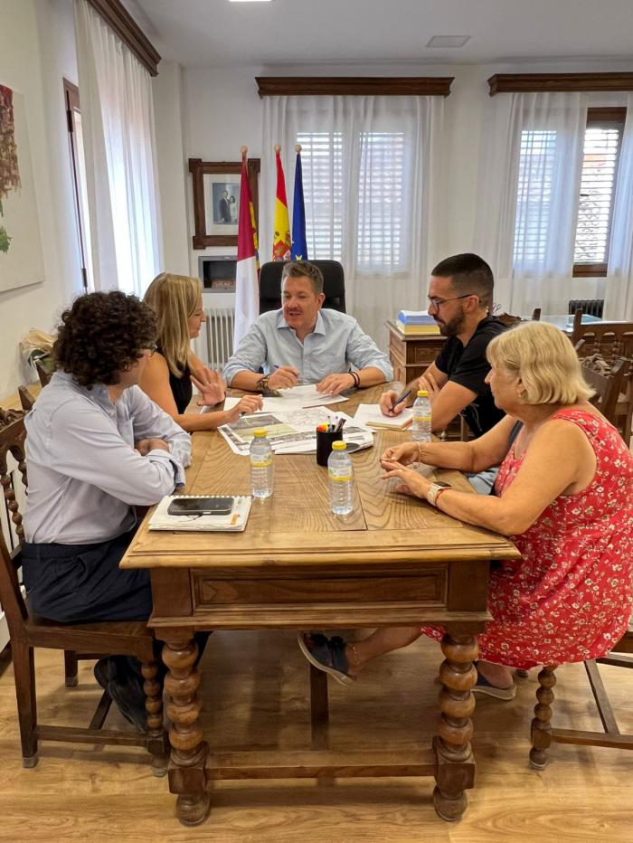 El Ayuntamiento de Almodóvar del Pinar celebra el inicio de las obras de mejora en la travesía de la carretera CM-220