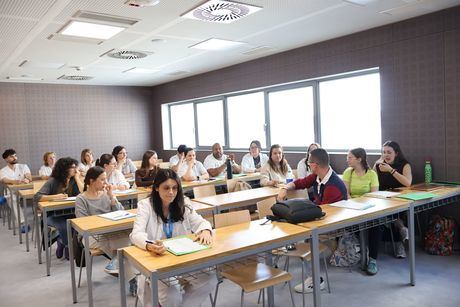 Profesionales sanitarios de Cuenca se forman en investigación clínica hasta octubre