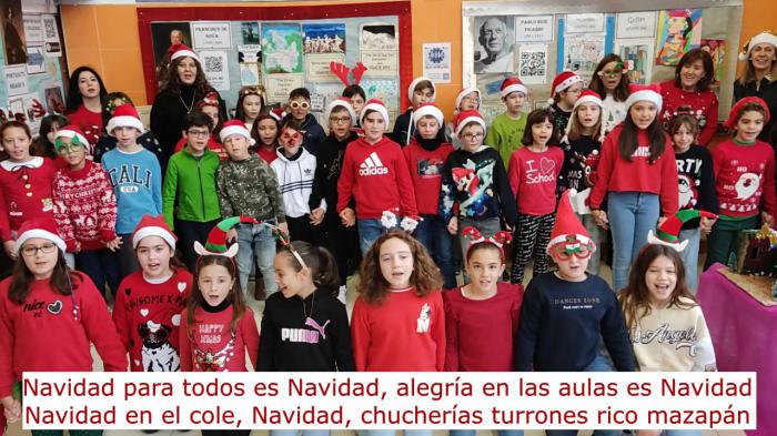 Los colegios públicos 'Isaac Albéniz y Ciudad Encantada' felicitan la navidad a modo de musical