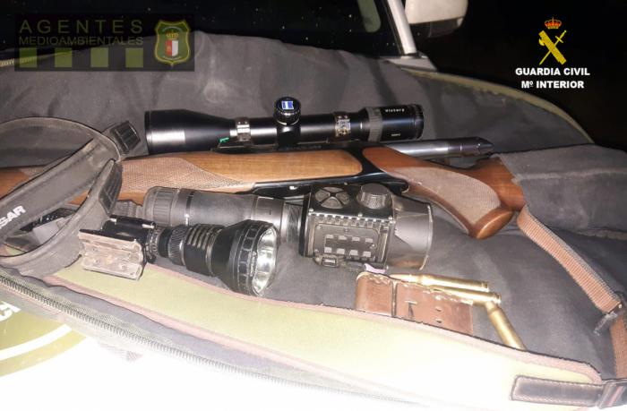 La Guardia Civil y Agentes Medioambientales localizan a un cazador furtivo en el “Campichuelo”