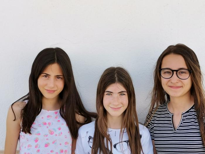 Un grupo de alumnas del colegio San Gil Abad de Motilla del Palancar, ganadoras del concurso nacional ‘Jóvenes Reporteros para el Medio Ambiente’