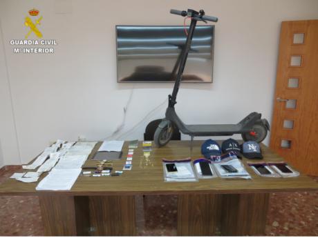 La Guardia Civil detiene en Las Pedroñeras a dos personas por estafar más de 35.000 euros simulando ser la DGT