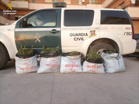 La Guardia Civil detiene a tres personas con 38 kilos de marihuana tras una persecución en la A-3