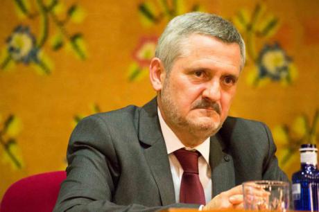 Rafael Escobar presentará en la RACAL la reedición de “La luna en los álamos”